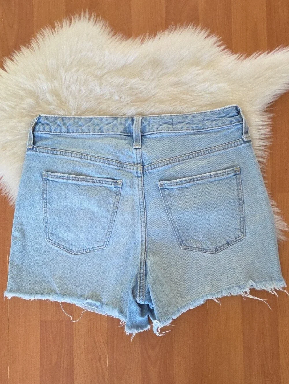 Universal Thread Light Wash Button-Fly Denim Shorts